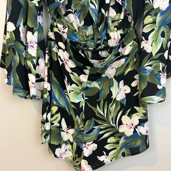 Show Me Your Mumu Floral Bell Sleeve Wrap Front Tropical Romper Size Small - Picture 6 of 14